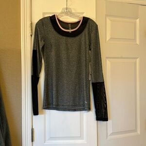 Women’s workout top